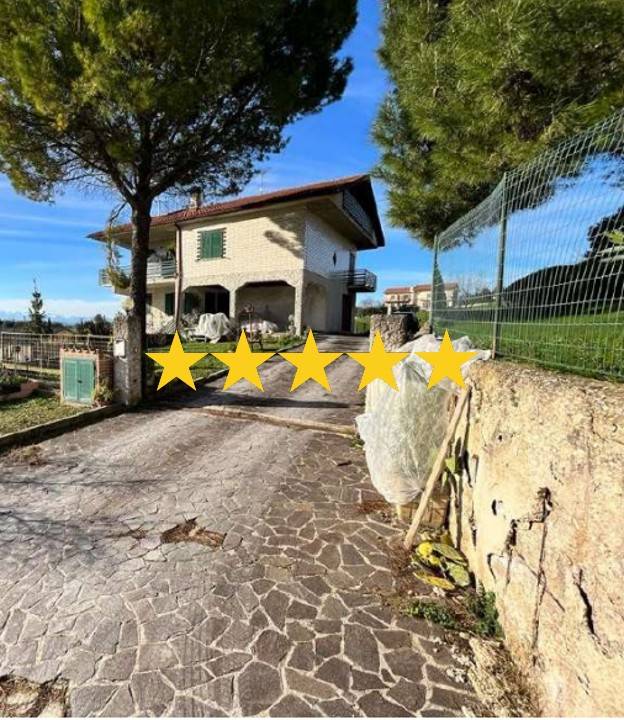 appartamento in vendita a Recanati in zona Santa Lucia