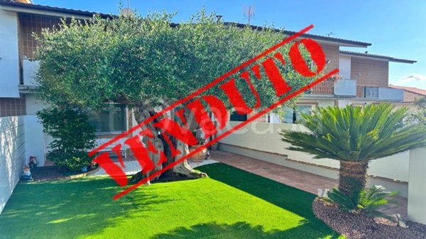 casa indipendente in vendita a Recanati in zona Le Grazie