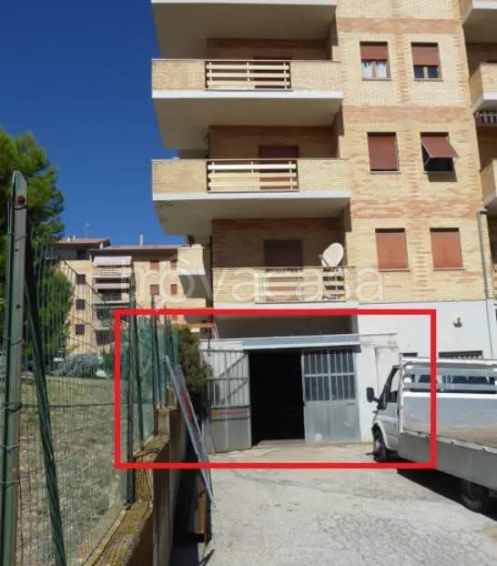 negozio in vendita a Recanati