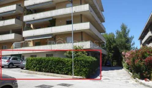 locale commerciale in vendita a Recanati