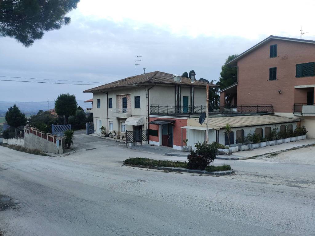casa indipendente in vendita a Recanati in zona Chiarino