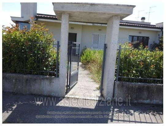 casa indipendente in vendita a Recanati