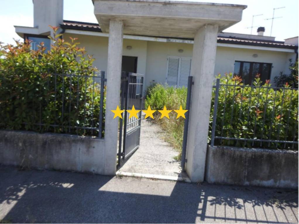 casa indipendente in vendita a Recanati