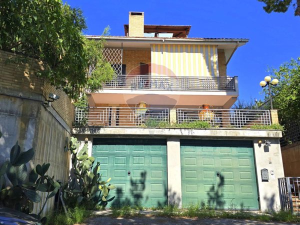 casa indipendente in vendita a Recanati
