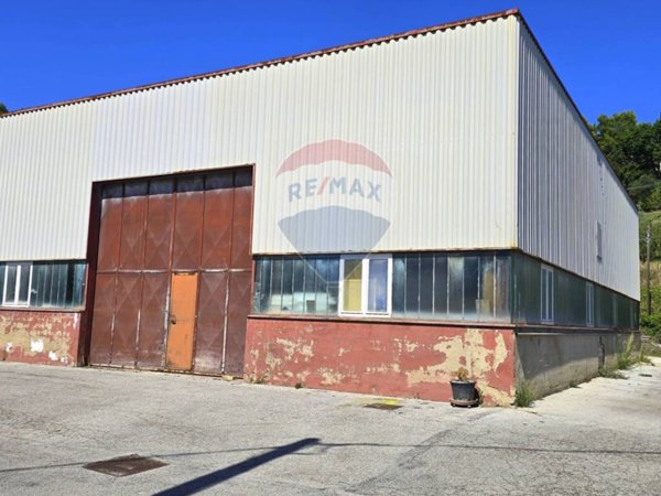 locale commerciale in vendita a Recanati