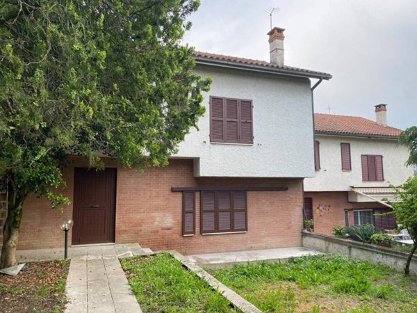 casa indipendente in vendita a Recanati
