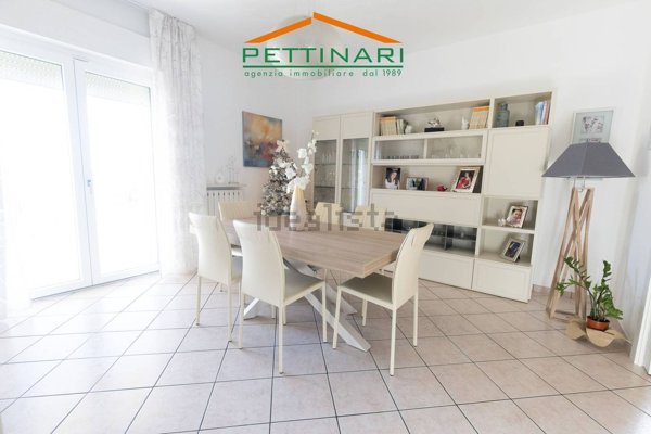 casa indipendente in vendita a Recanati