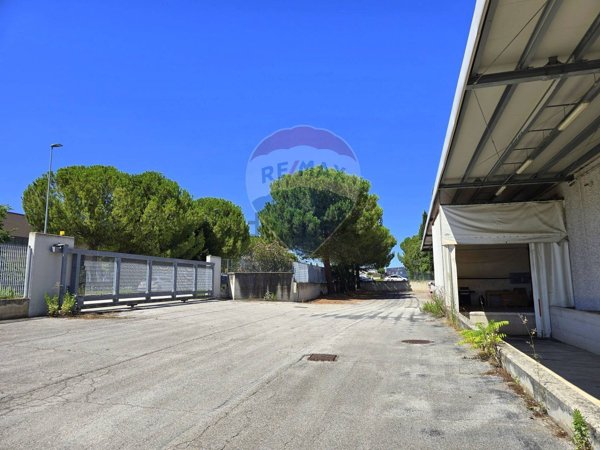 locale di sgombero in vendita a Recanati