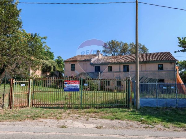 casa indipendente in vendita a Recanati in zona Chiarino