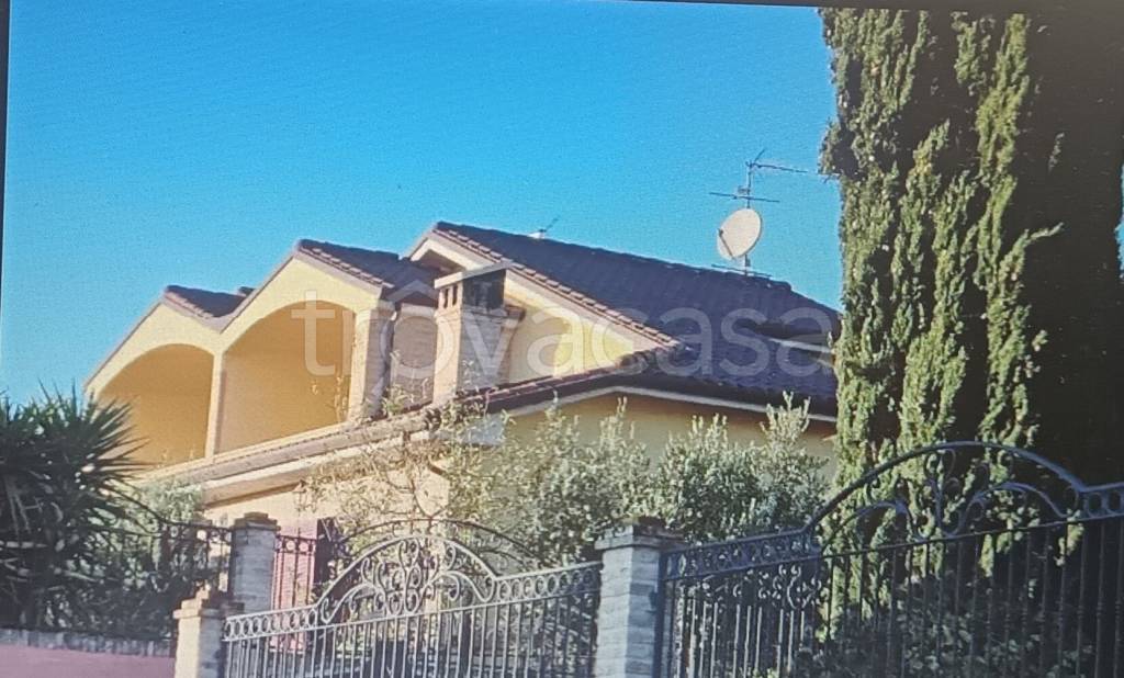 casa indipendente in vendita a Recanati in zona Santa Lucia