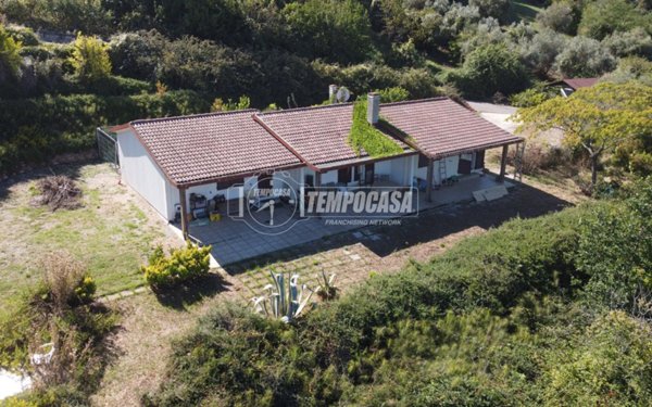 casa indipendente in vendita a Recanati