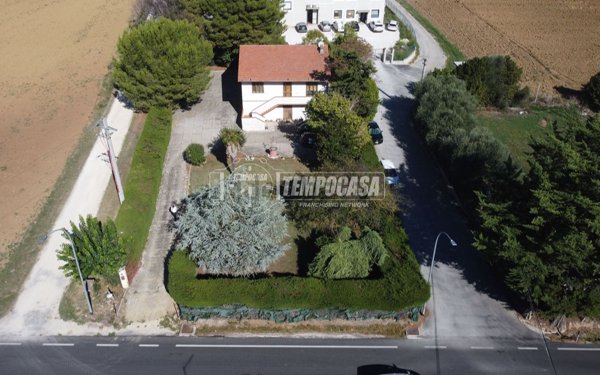 casa indipendente in vendita a Recanati