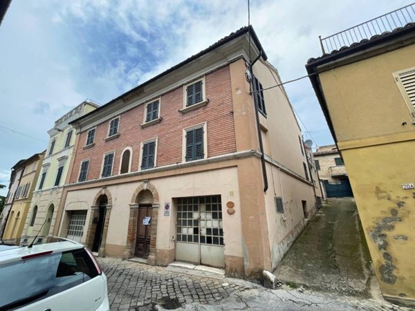 casa indipendente in vendita a Recanati in zona Castelnuovo