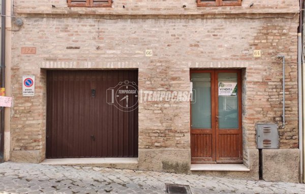 casa indipendente in vendita a Recanati in zona Castelnuovo