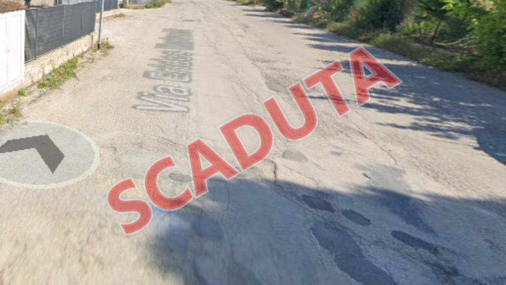 locale commerciale in vendita a Recanati