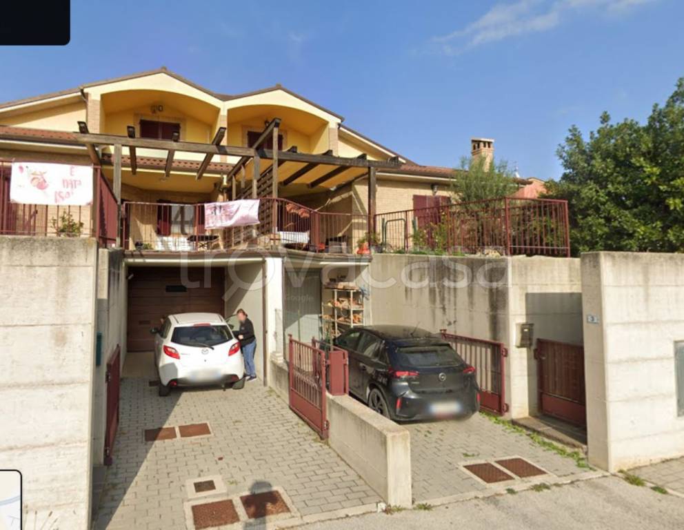 casa indipendente in vendita a Recanati in zona Santa Lucia