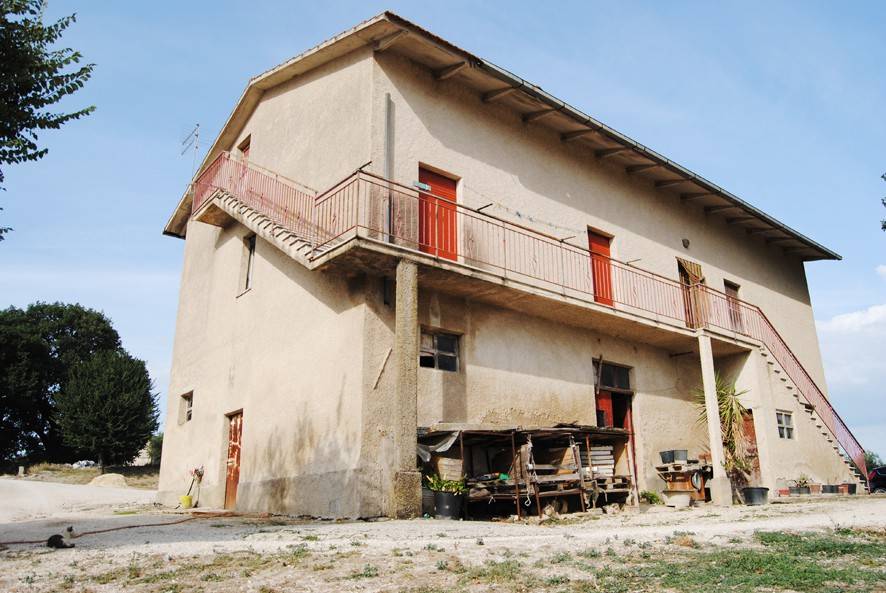 casa indipendente in vendita a Recanati in zona Bagnolo