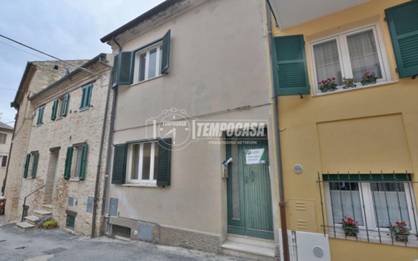 casa indipendente in vendita a Recanati in zona Castelnuovo