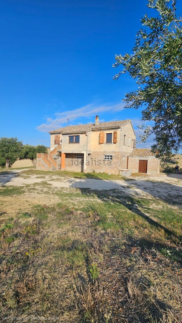 casa indipendente in vendita a Recanati in zona Montefiore