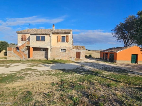 casa indipendente in vendita a Recanati in zona Montefiore