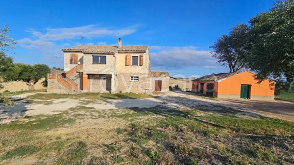 casa indipendente in vendita a Recanati in zona Montefiore