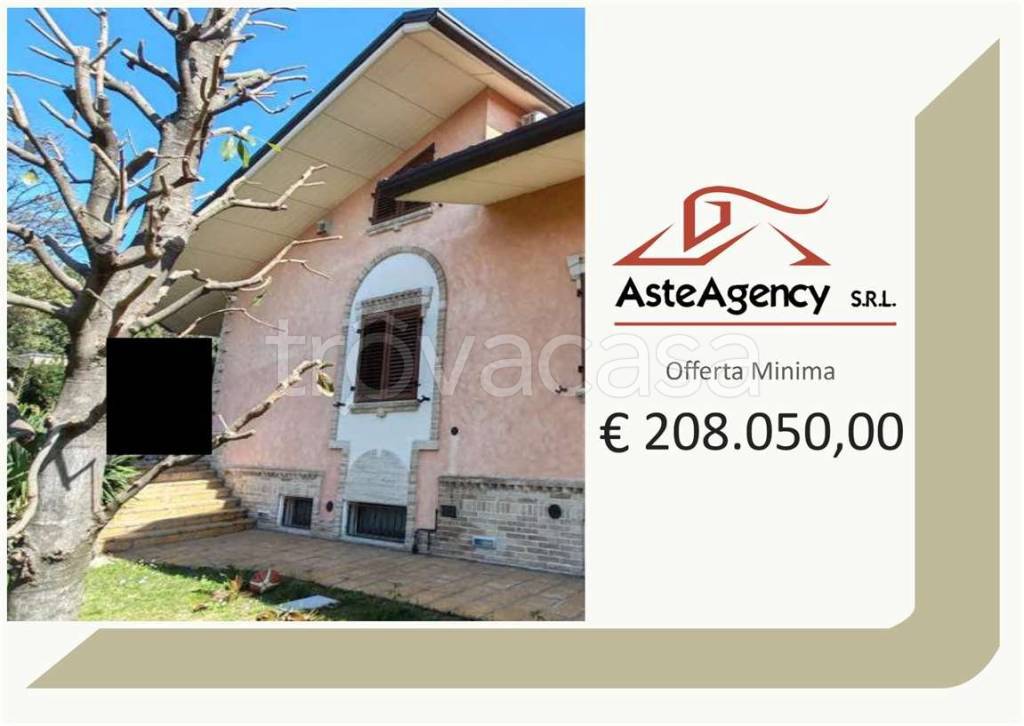 casa indipendente in vendita a Recanati in zona Santa Lucia