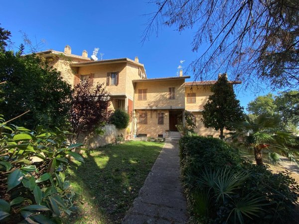 esavano in vendita a Recanati