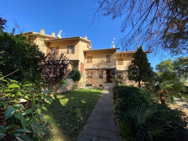 casa indipendente in vendita a Recanati