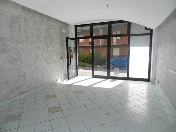 locale commerciale in vendita a Recanati