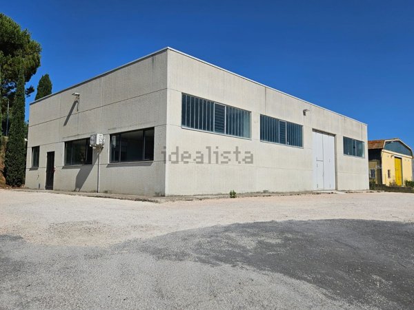 locale di sgombero in vendita a Recanati in zona Chiarino