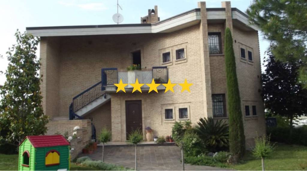 casa indipendente in vendita a Recanati