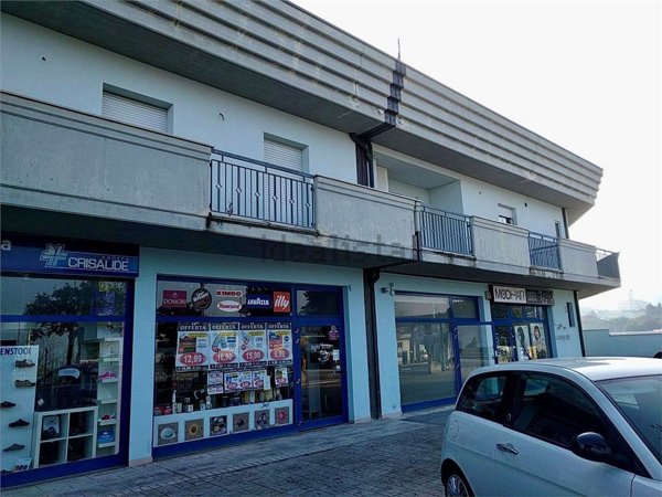 locale commerciale in vendita a Recanati