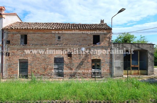 casa indipendente in vendita a Recanati in zona Fontenoce