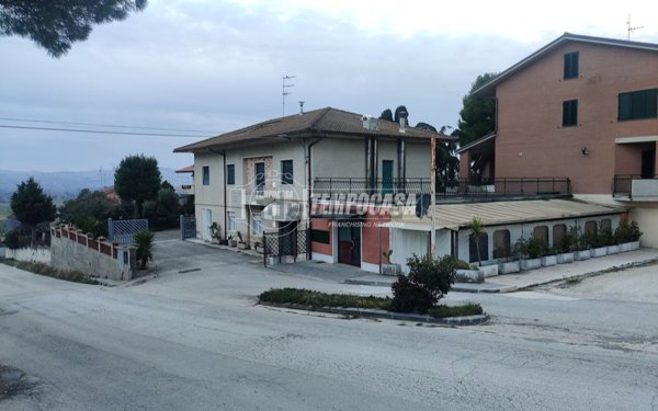 casa indipendente in vendita a Recanati in zona Chiarino