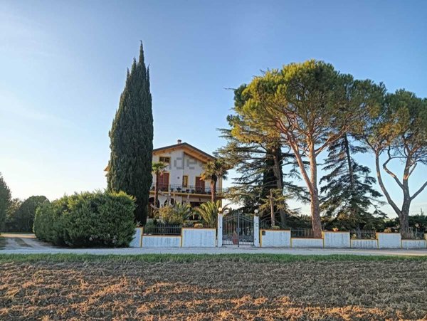 casa indipendente in vendita a Recanati