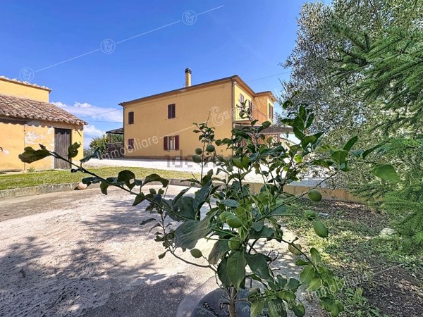 casa indipendente in vendita a Recanati