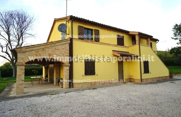 casa indipendente in vendita a Recanati