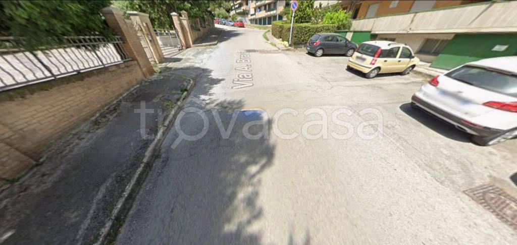 locale commerciale in vendita a Recanati