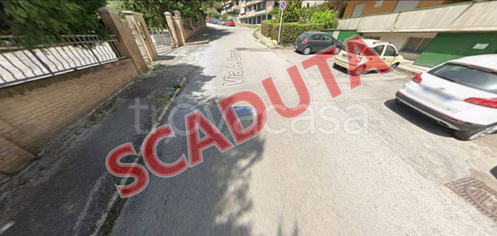 locale commerciale in vendita a Recanati