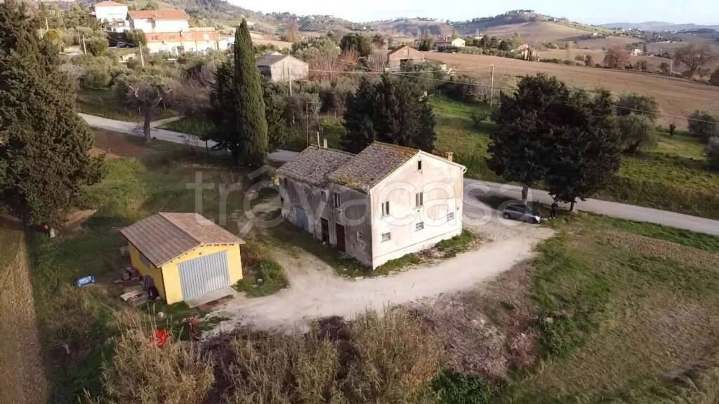 casa indipendente in vendita a Recanati in zona Castelnuovo