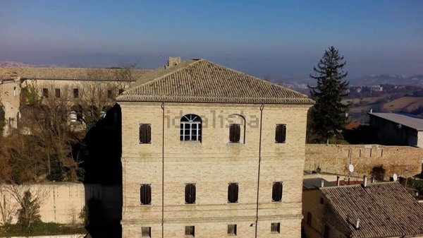 casa indipendente in vendita a Recanati in zona Castelnuovo