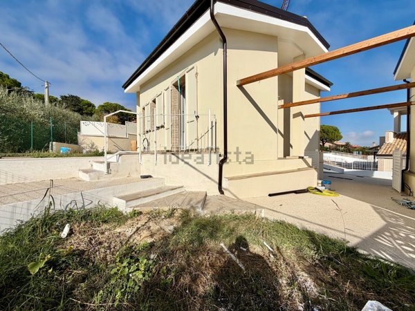 casa indipendente in vendita a Recanati