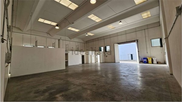 locale di sgombero in vendita a Recanati