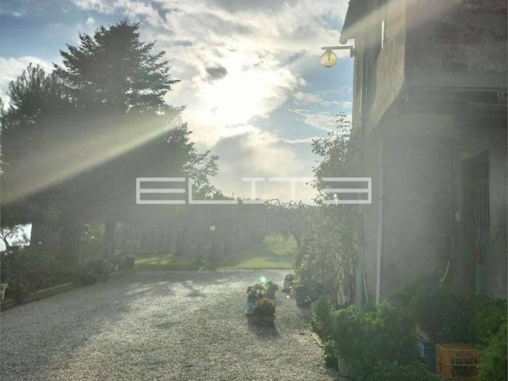 casa indipendente in vendita a Recanati in zona Santa Lucia