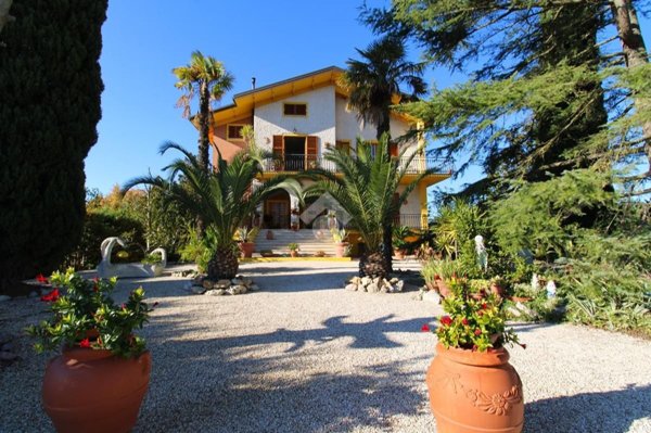 casa indipendente in vendita a Recanati in zona Chiarino