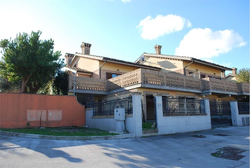 casa indipendente in vendita a Recanati