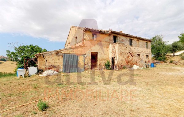 casa indipendente in vendita a Recanati in zona Montefiore