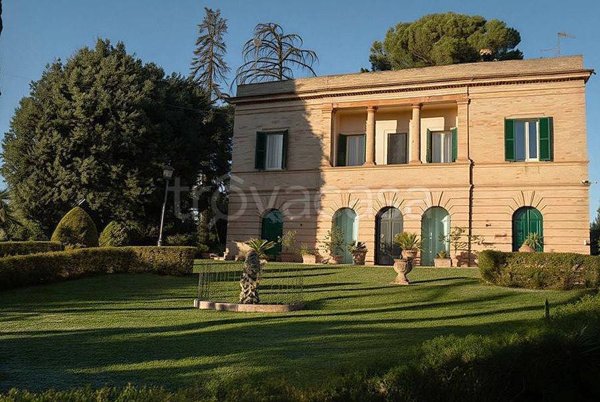 casa indipendente in vendita a Recanati