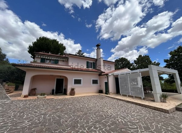 casa indipendente in vendita a Recanati