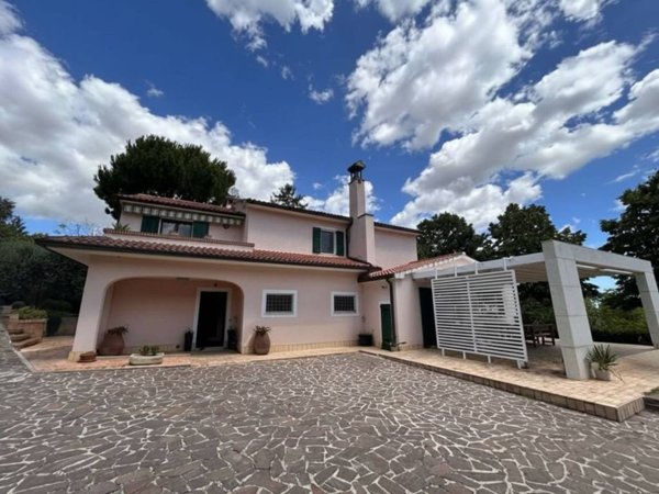 casa indipendente in vendita a Recanati